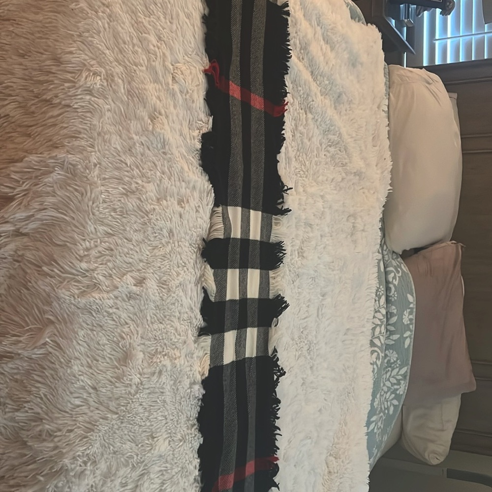 Burberry wool scarf